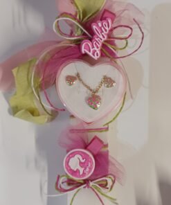 Λευκή λαμπάδα Barbie με δώρο αξεσουάρ μαλλιών κ καρδιά με σκουλαρίκια κ κολιέ